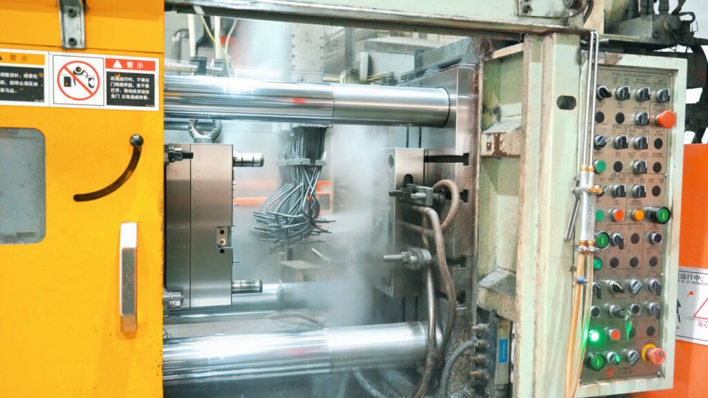 Honjenny aluminum die casting machine spraying release agent